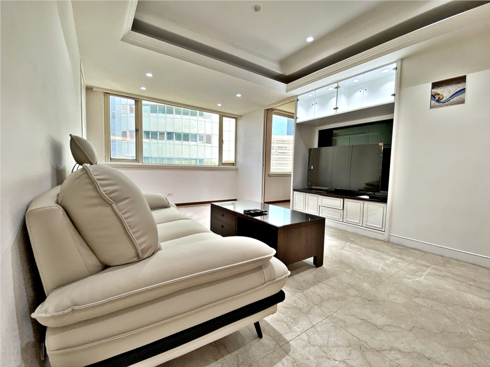 松山高中旁●市府站●全新裝潢●空間大好利用