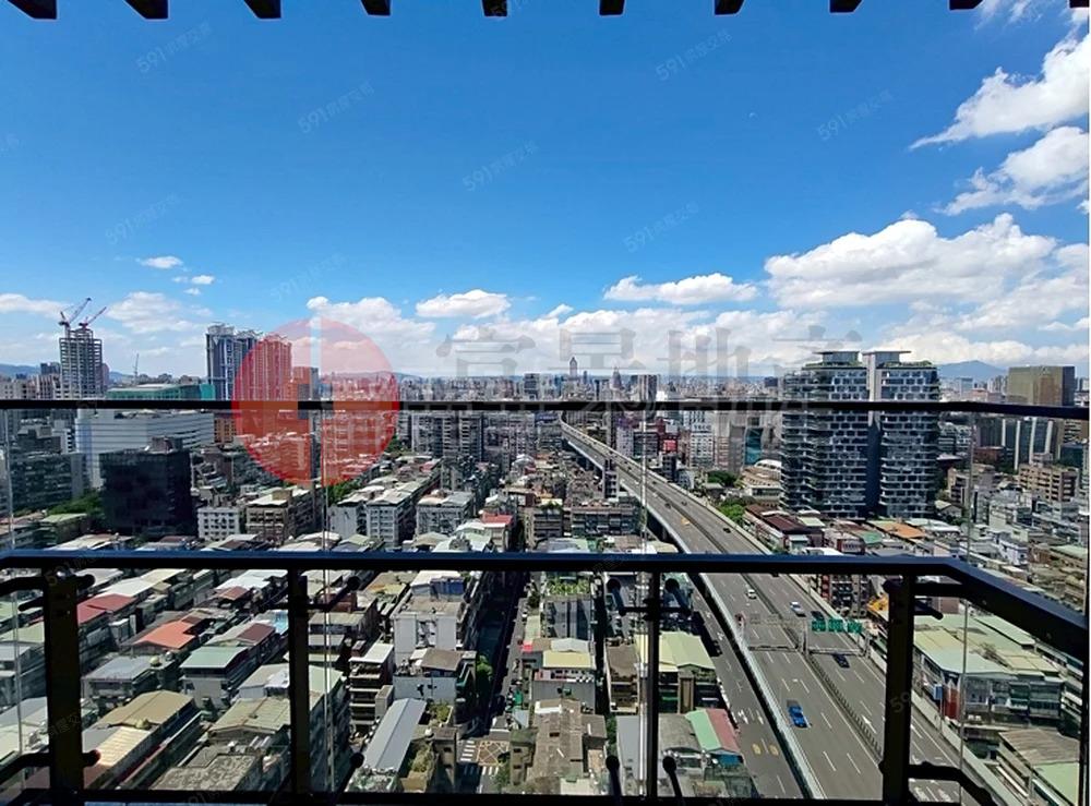 *忠孝敦化*樓中樓露台戶*3套房＋傭房*5車位