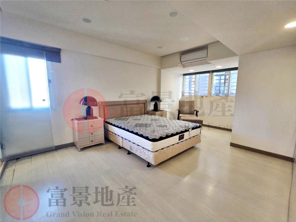 *民權西路*近花博*使用面積大*家具齊全*