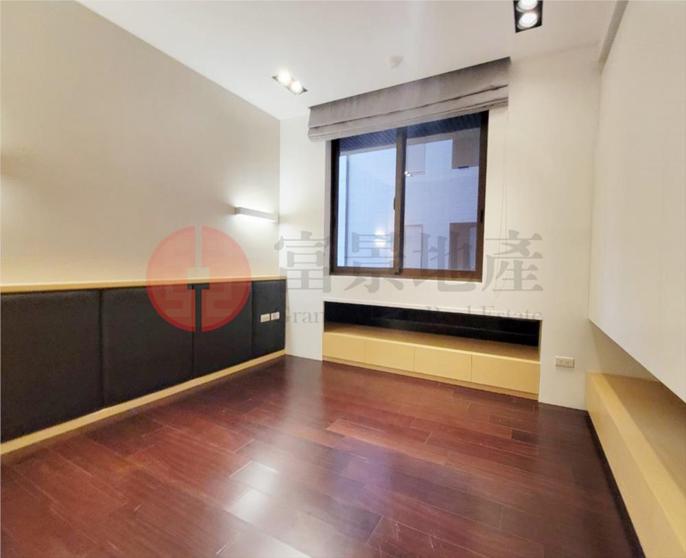 *美麗華*近捷運劍南路站*