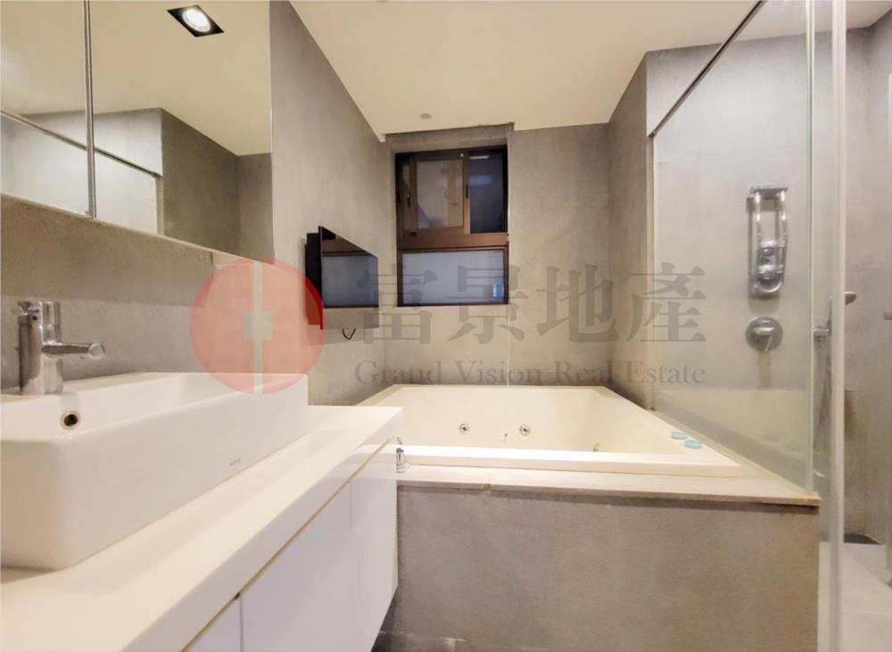 *美麗華*近捷運劍南路站*