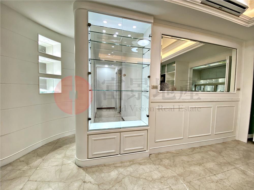 松山高中旁●市府站●全新裝潢●空間大好利用